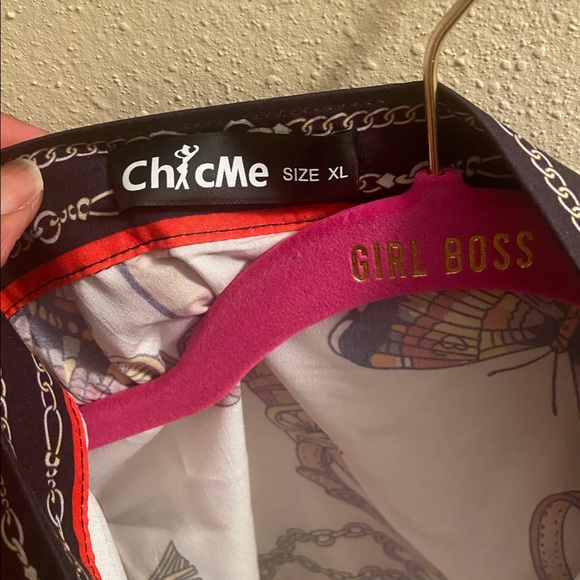 Chain and butterfly tie shirt. - Picture 5 of 5